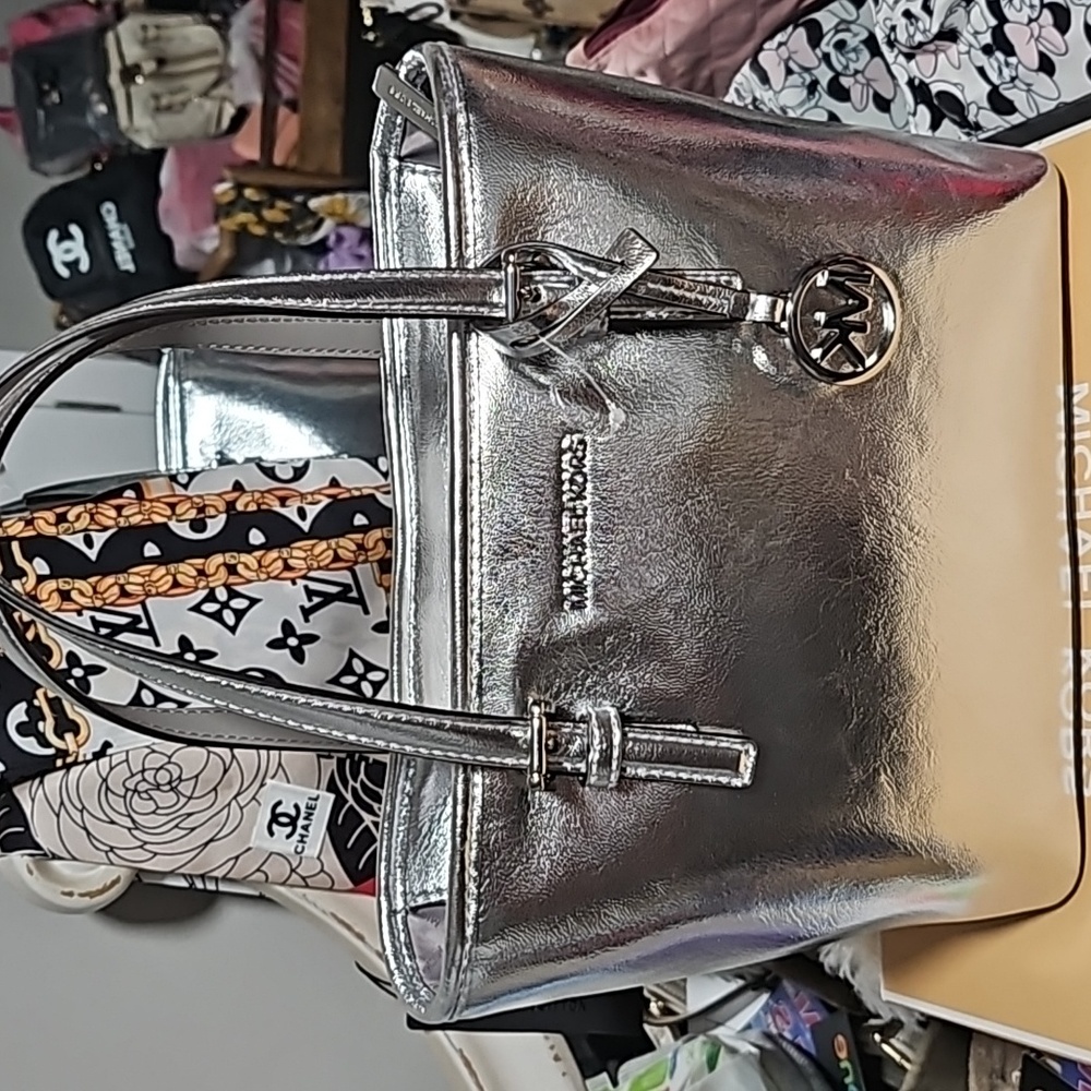 MICHAEL KORS SMALL HANDBAG